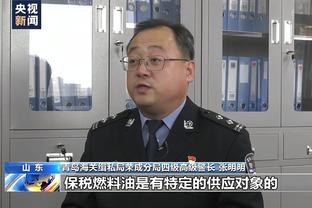 C罗在球员通道与本泽马寒暄：你喜欢这种经历吗？很不同，对吧